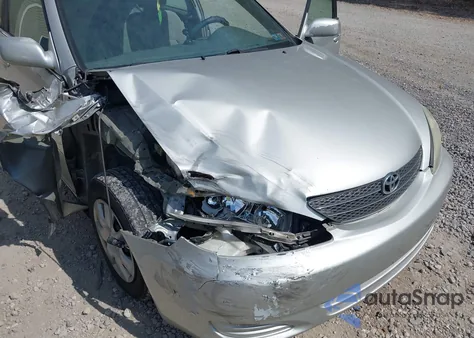 2004 Toyota Camry Le z USA, uszkodzony, nr VIN 4T1BE30K24U851787
